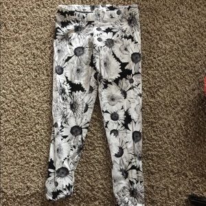 black and white flower leggings